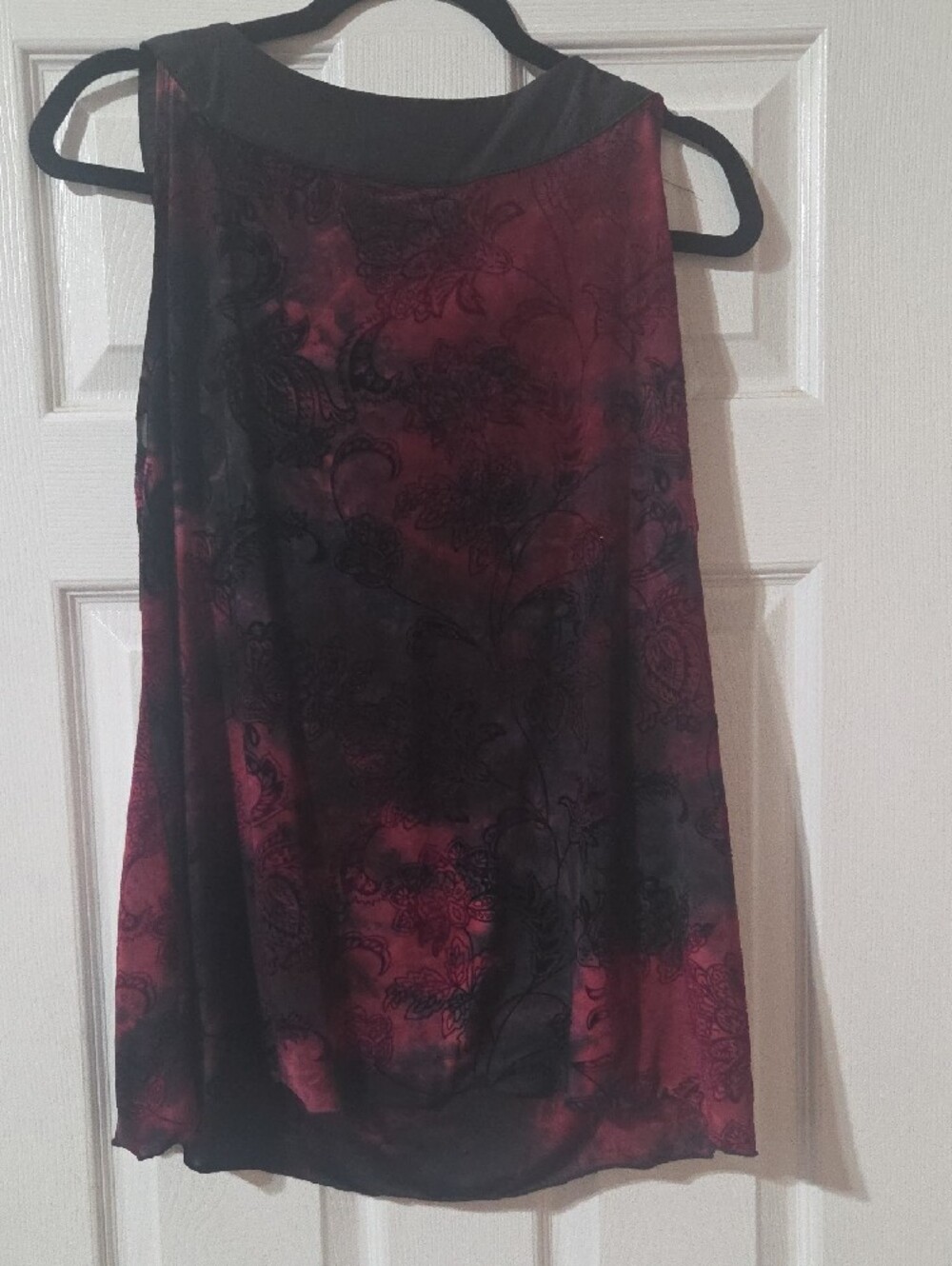 Dress Barn Burgundy and Black Beaded Scoop Neck Tank - Picture 7 of 9